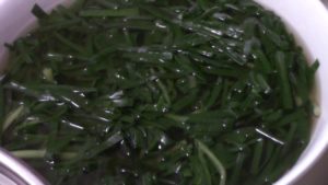 Read more about the article Asian Chive Soup and Boiled Eggs – Canh He va Trung Luoc (Everyday Soup)