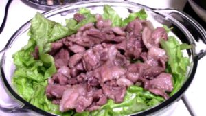 Read more about the article Slightly Sweet and Sour Pork and Baby Lettuce Salad – Xa Lach Con voi Thit Heo Xao Chua Ngot (Everyday Salad)